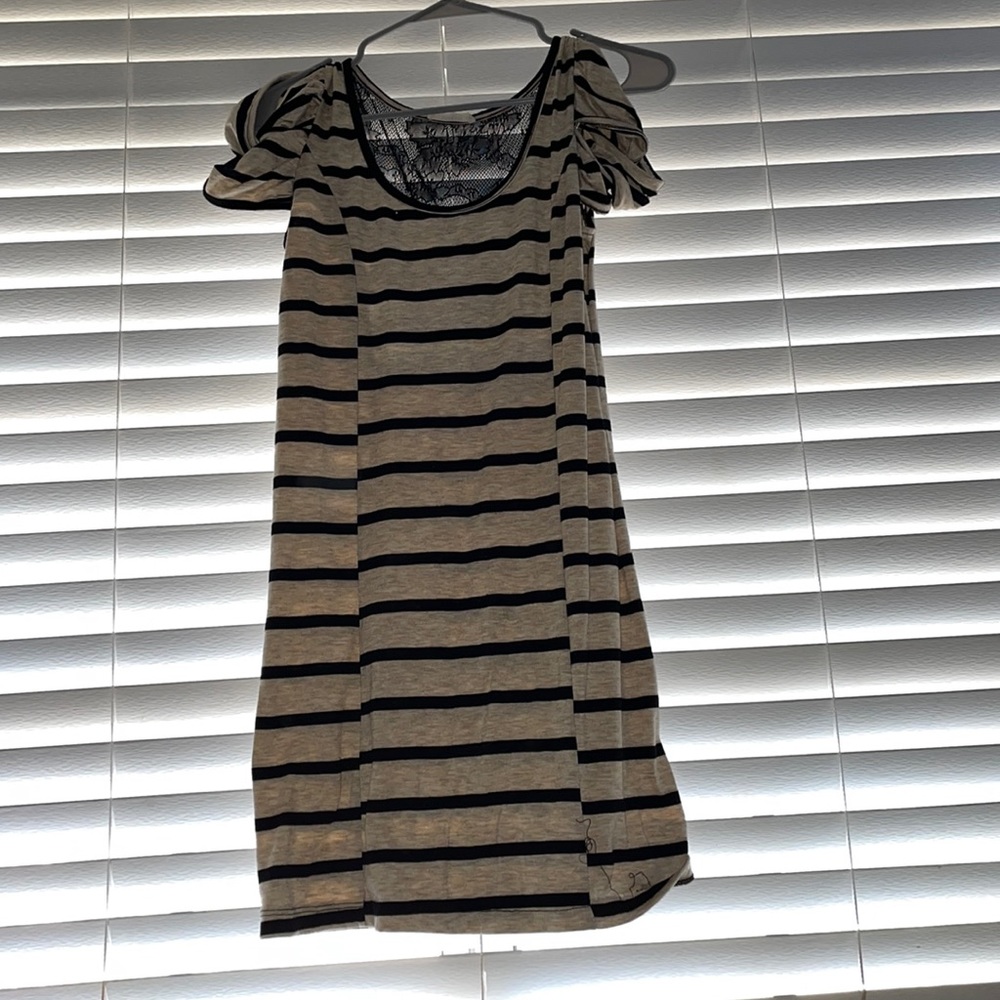 Cute long shirt,could be worn with leggings!Super cute for the holidays,simple🤎